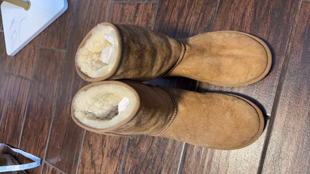 UGG Classic Short Sheepskin Boots Size 6